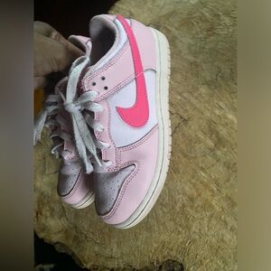 Used! Kids Nike dunk low shoes pink Paige sports. Cannot find the box!